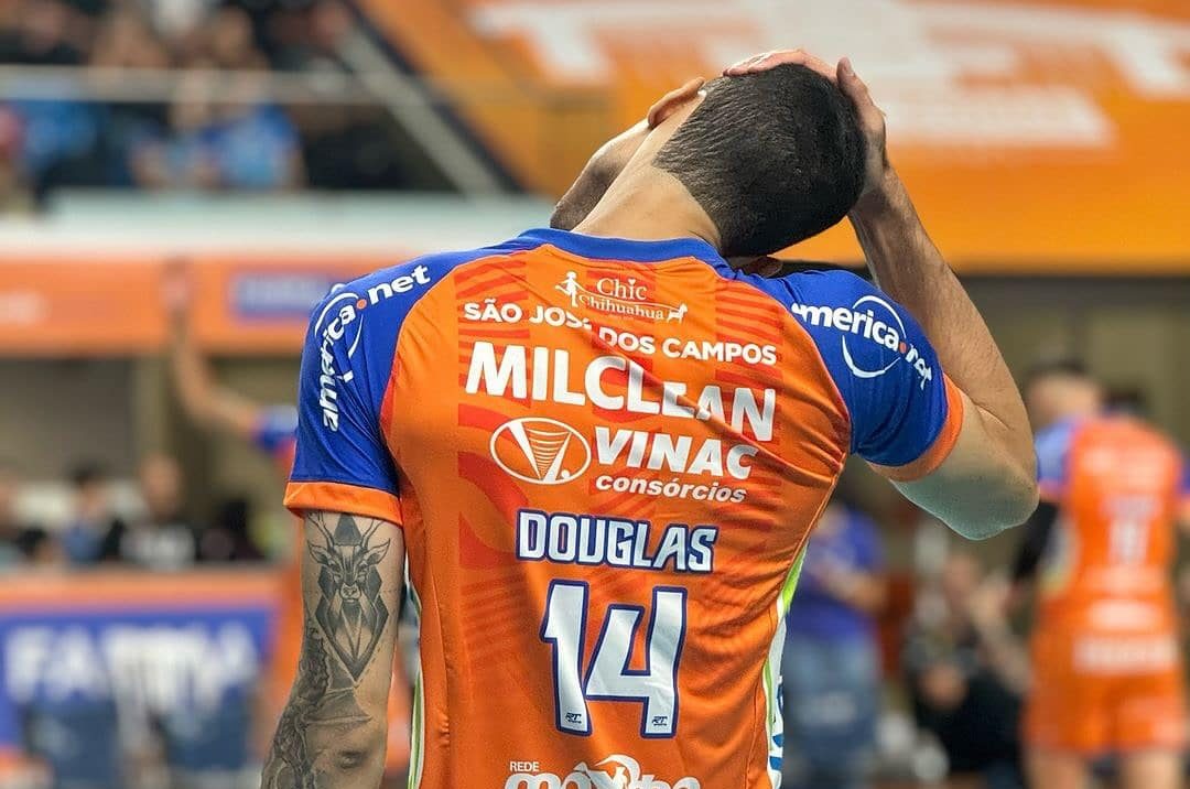 O viado do time! Douglas Souza fala a verdade sobre preconceito e homofobia no vôlei