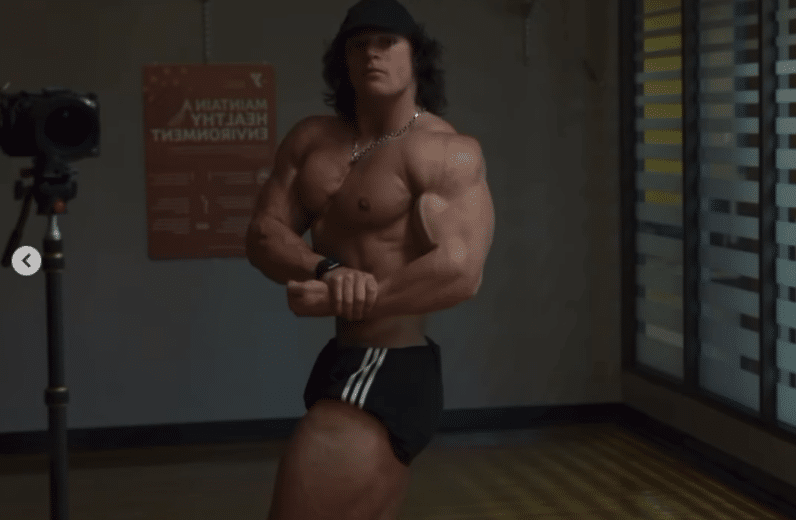 Sam Sulek mostra físico absurdo e crava data de estreia no fisiculturismo