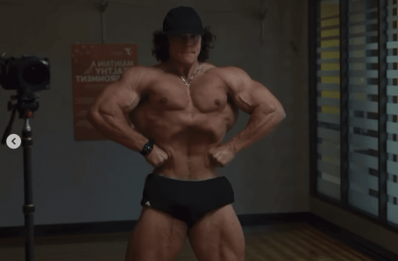 Sam Sulek mostra físico absurdo e crava data de estreia no fisiculturismo