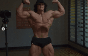 Sam Sulek mostra físico absurdo e crava data de estreia no fisiculturismo