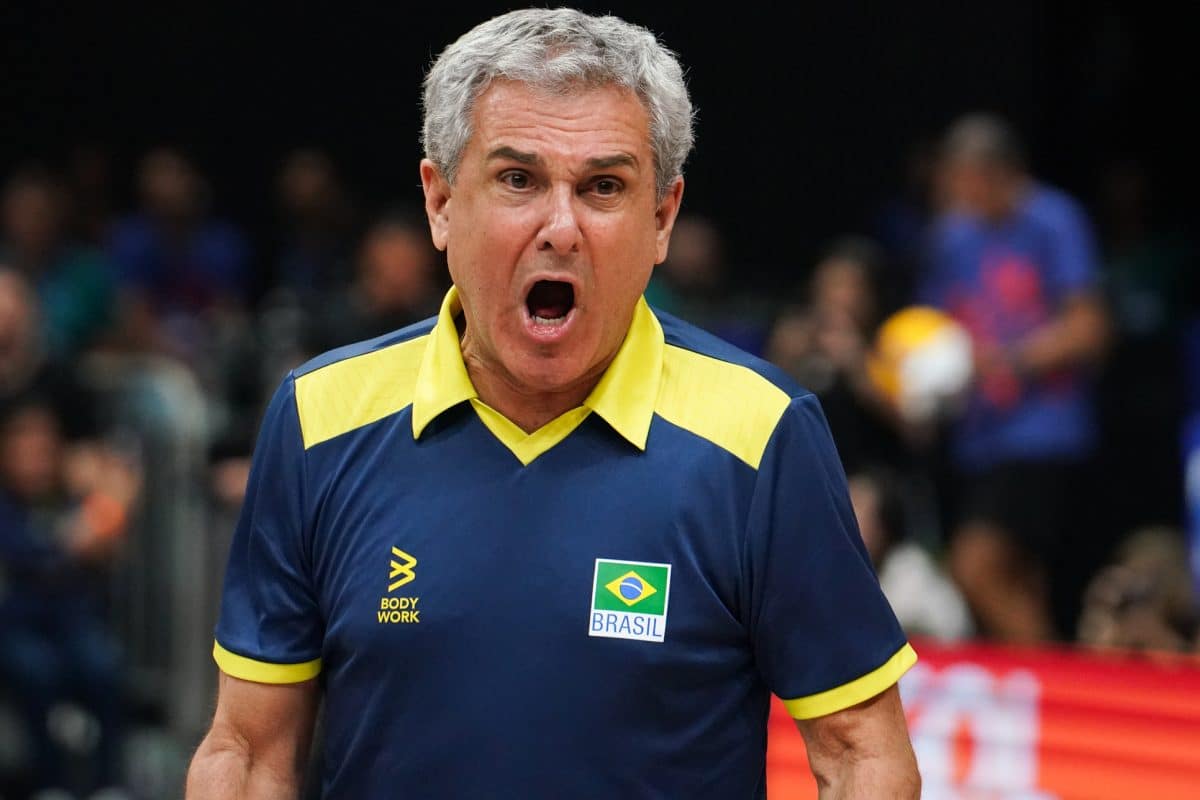 Dor de cabeça para Zé Roberto Guimarães? Jogadora sai chorando após duelo com a Tailândia