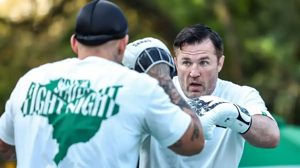 Chael Sonnen manda recado para Anderson Silva: “Como se ele pudesse confiar em mim…”