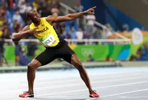 Entenda a grave lesão de Usain Bolt que o fez sair de maca em futebol com Roberto Carlos