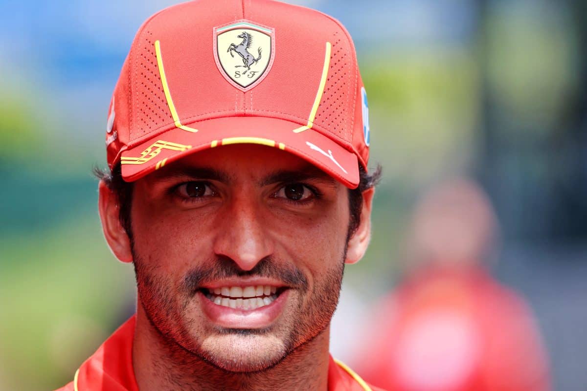 OFICIAL! Equipe anuncia Carlos Sainz como piloto para a Fórmula 1 2025