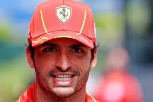 OFICIAL! Equipe anuncia Carlos Sainz como piloto para a Fórmula 1 2025