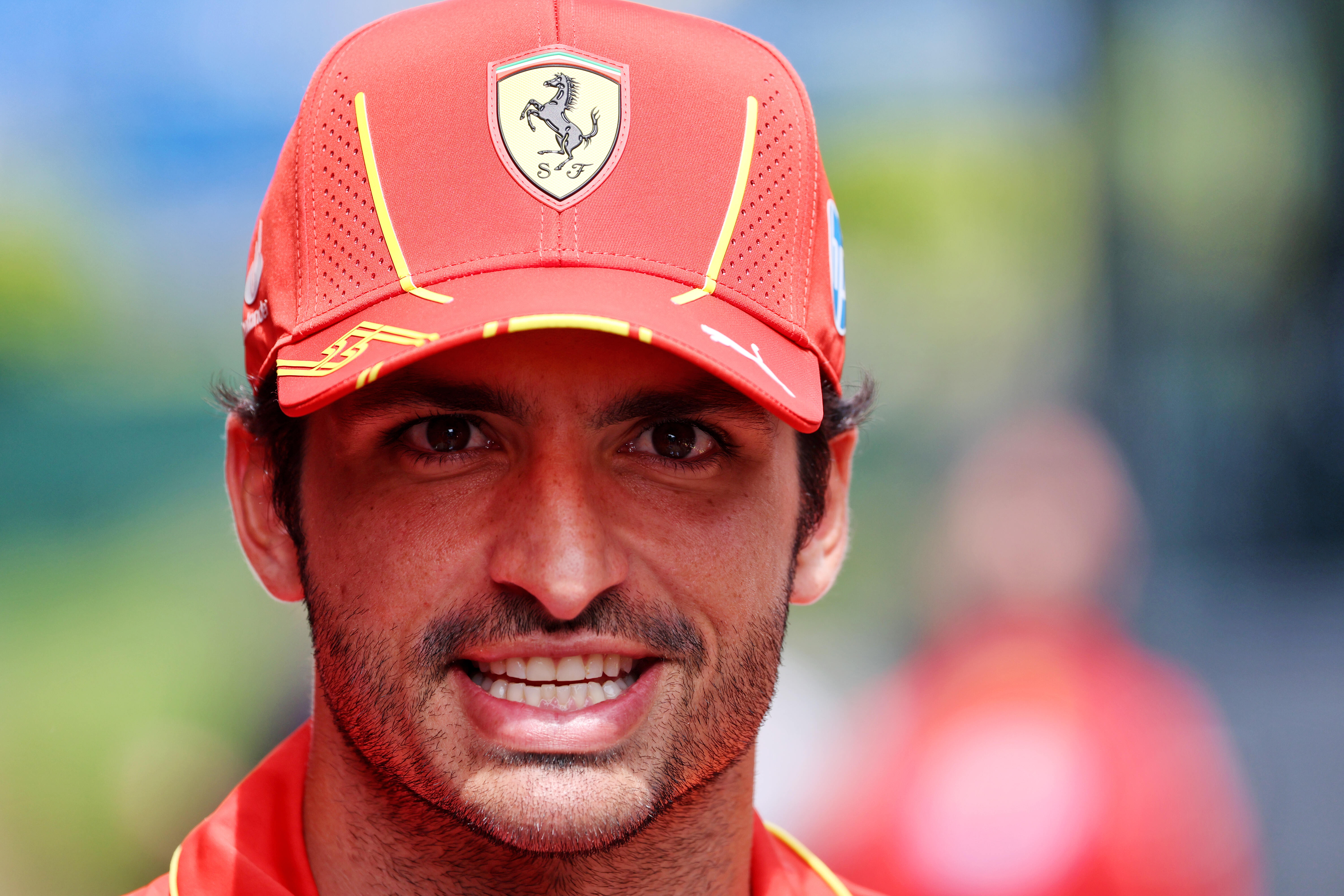 OFICIAL! Equipe anuncia Carlos Sainz como piloto para a Fórmula 1 2025