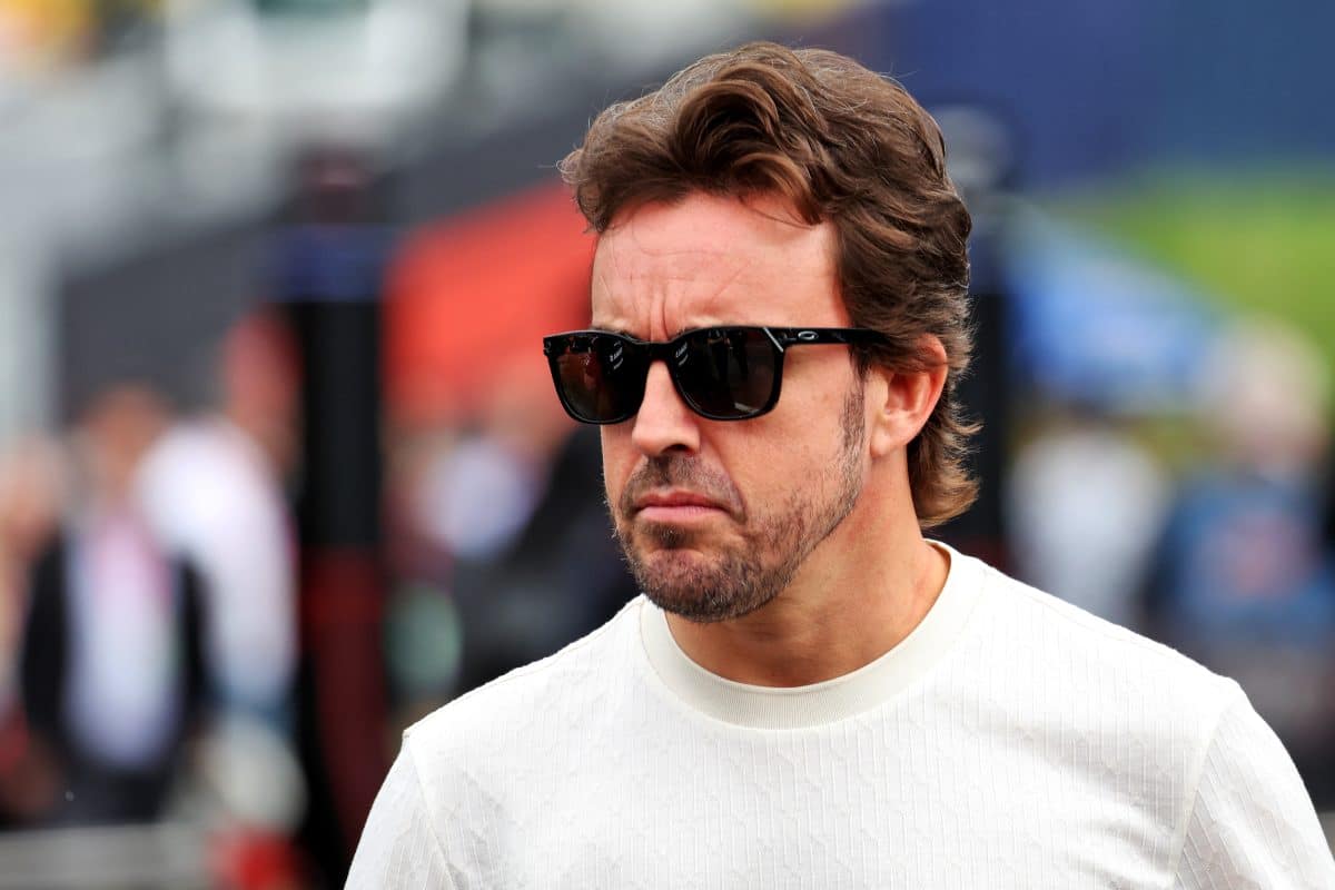 Fernando Alonso revela que abandonou a Fórmula 1 em 2018 por culpa da Mercedes