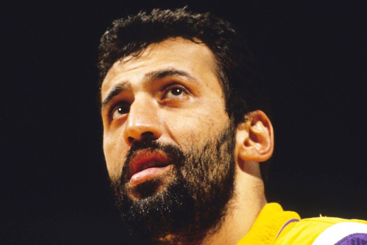 Os 15 melhores jogadores estrangeiros da história da NBA [2024]