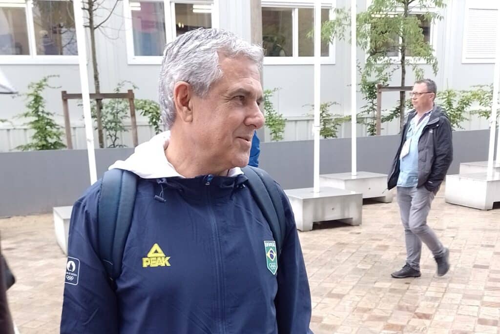 Zé Roberto aproveita folga para acompanhar outra modalidade na Olimpíada