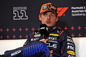 Max Verstappen se revolta com críticas a Sérgio Pérez e dispara contra a imprensa