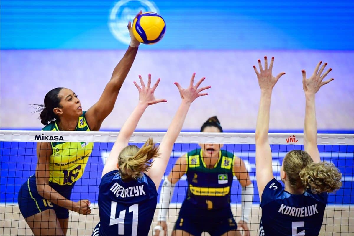 Fora da Olimpíada de Paris, jogadora da Seleção Brasileira posta indireta para Zé Roberto