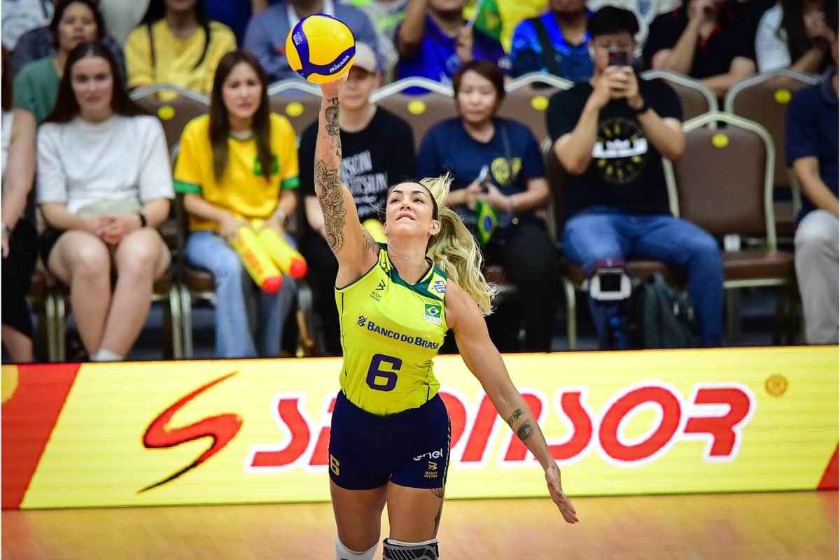 (Vídeo) Incomodada, Thaisa ironiza recebimento dos uniformes para Paris 2024