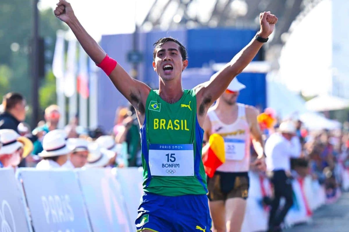 [Exclusiva] Caio Bonfim: de promessa no futebol a medalhista em Paris 2024 na marcha atlética