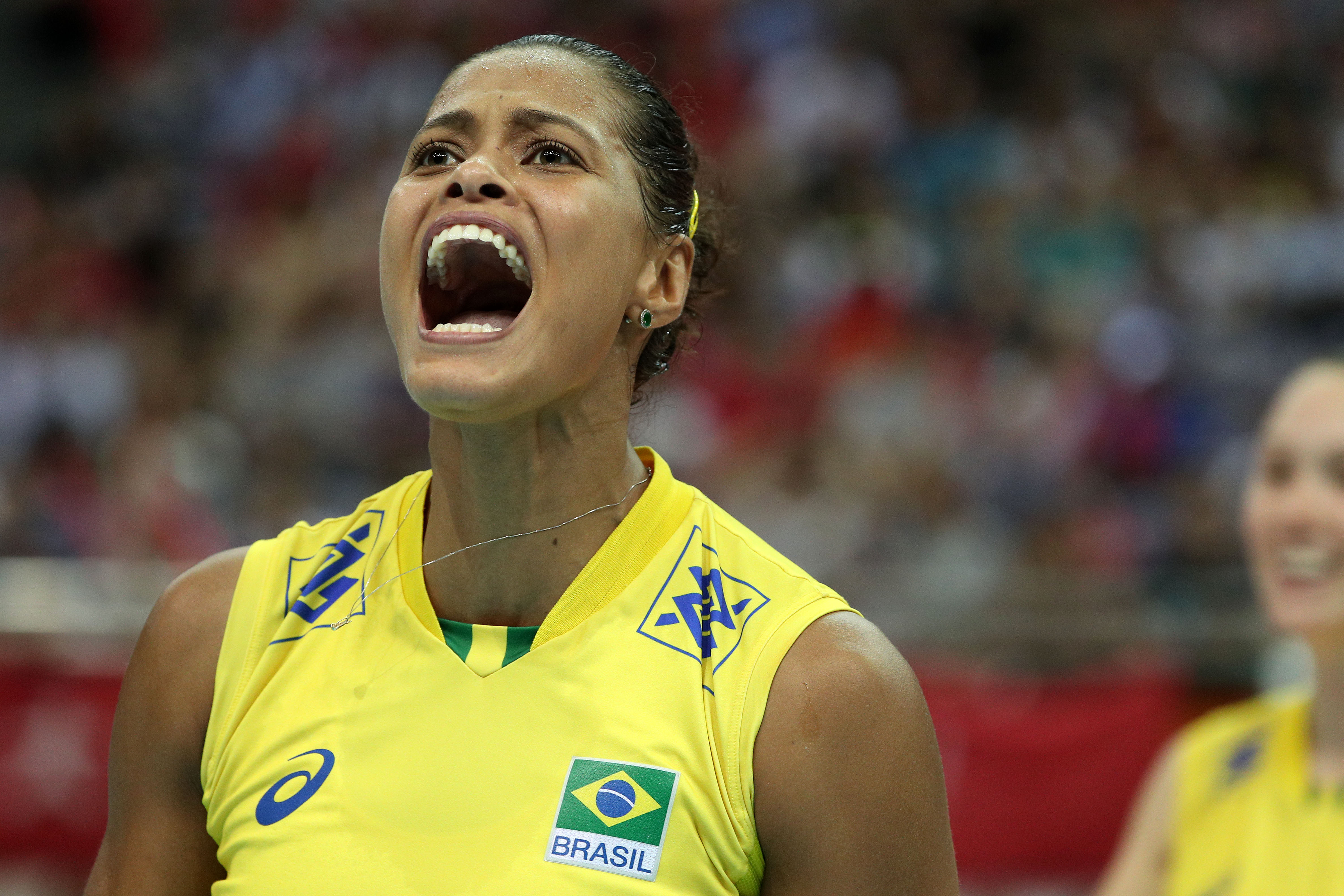 Adenízia comete gafe ao vivo em transmissão da abertura da Olimpíada de Paris 2024