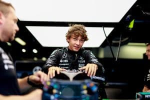 Mercedes oficializa Andrea Kimi Antonelli como substituto de Lewis Hamilton