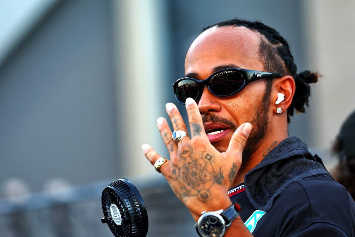 Hamilton atinge marca de Raikkonen na Fórmula 1; Sainz ultrapassa Alain Prost