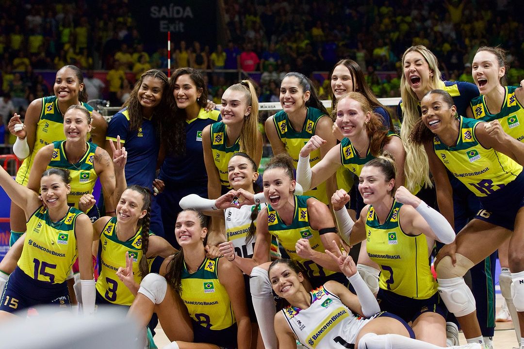 Medalhista olímpica sofre lesão e deixa a quadra chorando