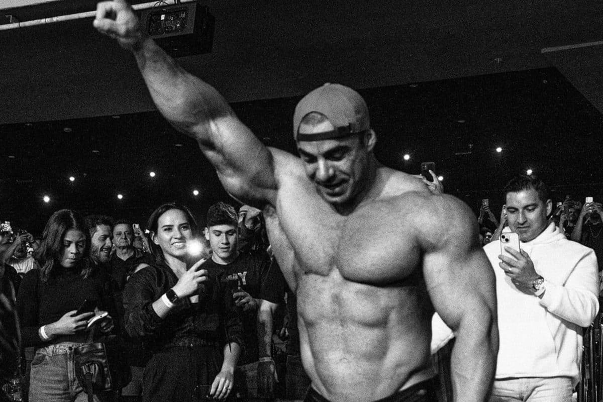 (Vídeo) Rafael Brandão quebra protocolo no Mr. Olympia Brasil e vai para a galera