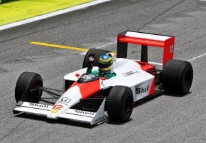 URGENTE! É revelado o piloto que vai guiar a McLaren de Ayrton Senna em Interlagos