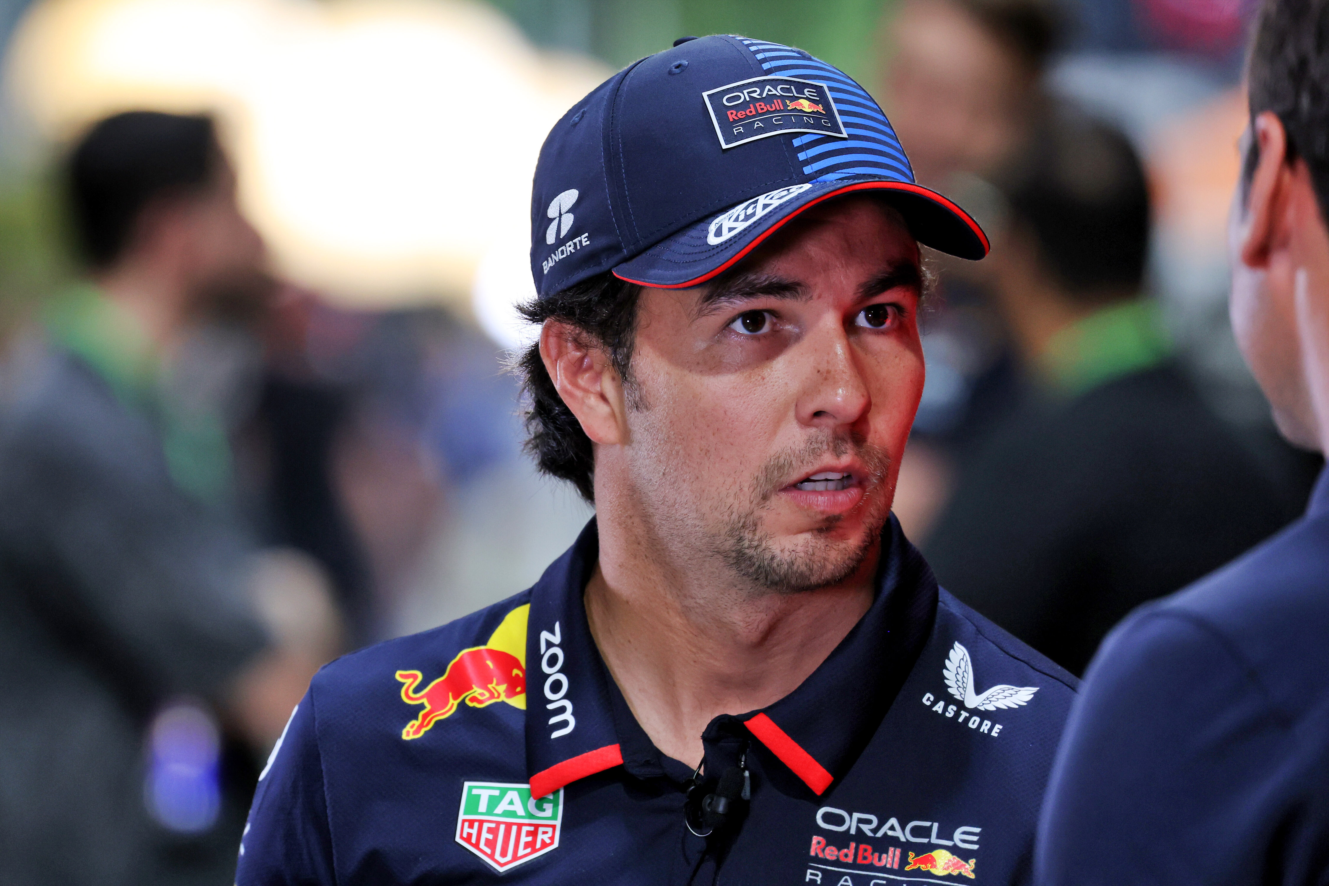 Sérgio Pérez ataca Liam Lawson e faz acusação séria contra a FIA na Fórmula 1