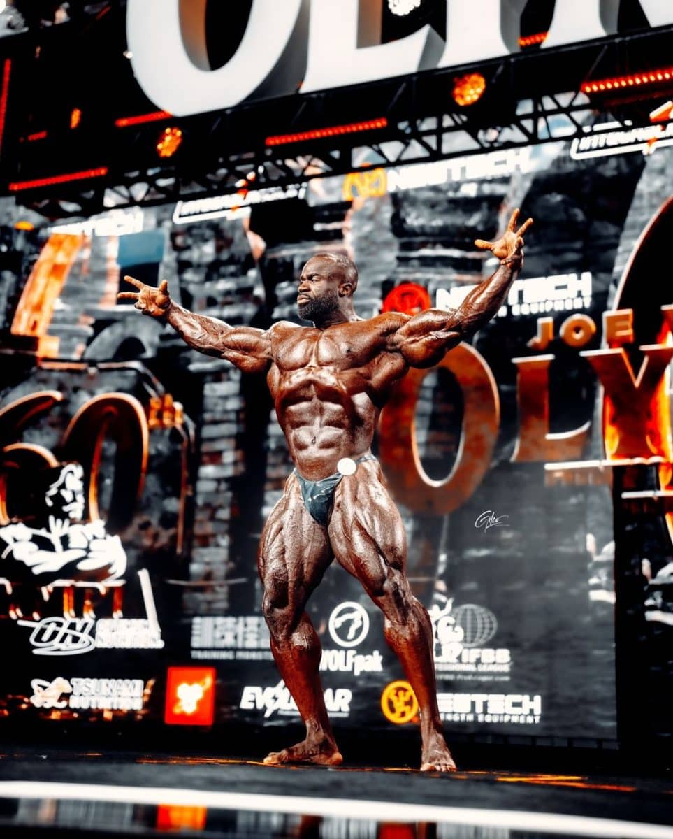 Quanto pesa Samson Dauda, campeão do Mr. Olympia 2024?