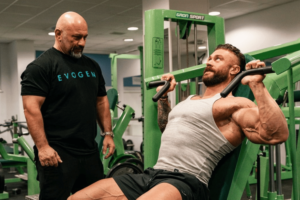 CBum faz emocionante homenagem a Hany Rambod após aposentadoria: “Maior de todos os tempos”