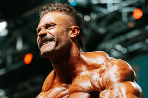 (Vídeo) Fã faz tatuagem com autógrafo de Cbum