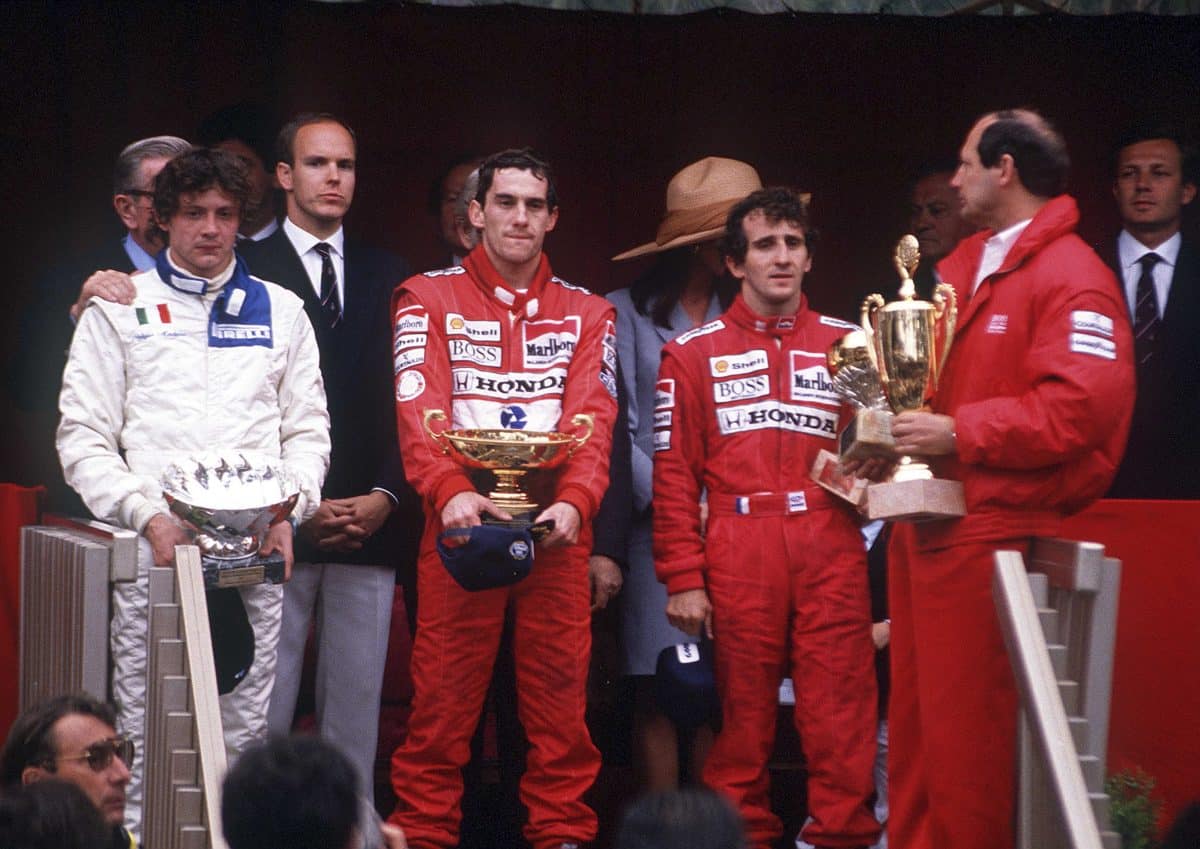 "Santificação de Senna é insuportável", jornalista detona idolatria ao tricampeão da F1