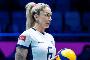 Thaísa causa polêmica nas redes sociais ao ironizar colega de Seleção Brasileira