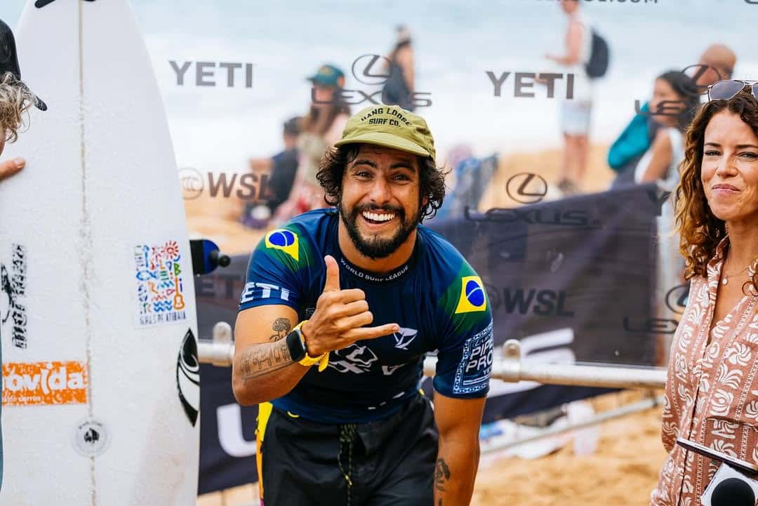 Não foi Italo Ferreira, nem Filipe Toledo! O Brasileiro que roubou a cena ao bater John John em Pipeline