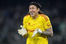 Os 12 maiores pegadores de pênaltis do mundo na história e na atualidade (2025) Os 12 maiores pegadores de pênaltis do mundo na história e na atualidade (2025)