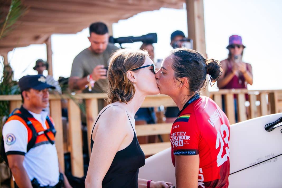 Tyler Wright se manifesta sobre situa&ccedil;&atilde;o em Abu Dhabi, e WSL divulga nota