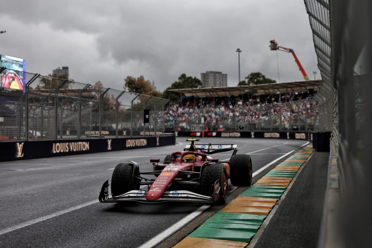 Hamilton tem choque de realidade na estreia pela Ferrari: “Estava no fundo do poço”