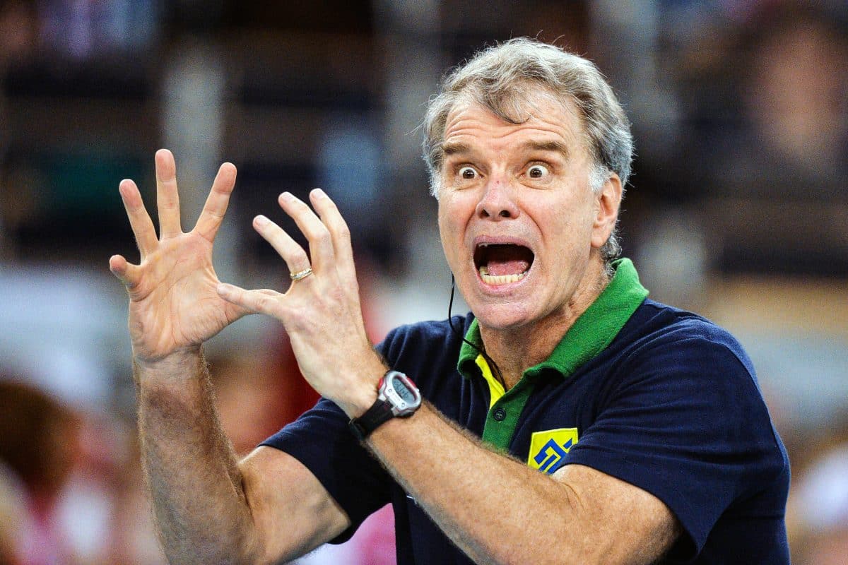 Bicampeão olímpico sobre Bernardinho: “Me pegou pela camisa e deu esporro no meio do jogo”