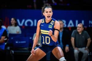 “Assumiu a responsabilidade”, Gabi Guimarães aponta quem brilhou na vitória da Seleção