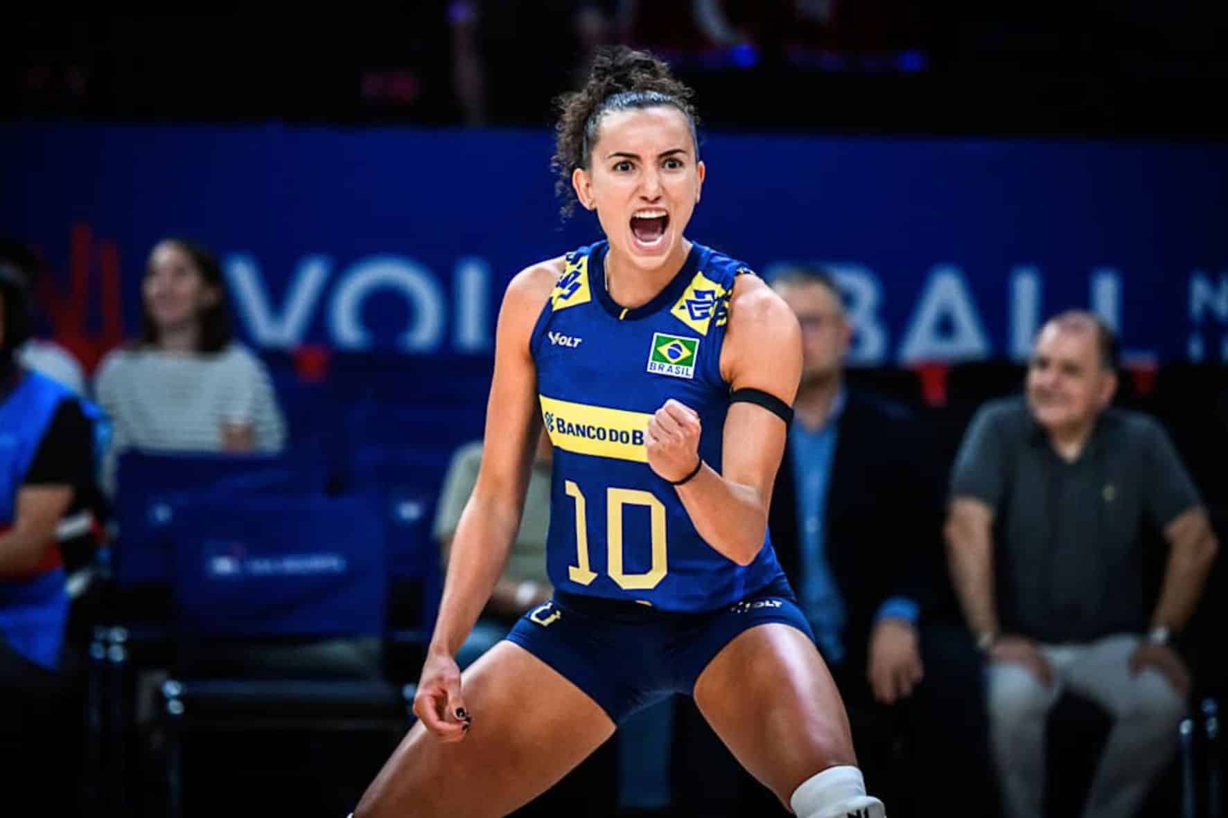 “Assumiu a responsabilidade”, Gabi Guimarães aponta quem brilhou na vitória da Seleção