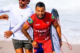 “Fiquei igual um otário pedindo 10”, Italo Ferreira dá show, mas juízes negam nota perfeita