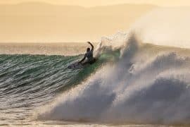 Lesão preocupa em Jeffreys Bay: brasileiro sente dor aguda e vira dúvida para Teahupo’o