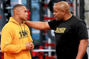 ÚLTIMA HORA! Brasileiro do time de Daniel Cormier é finalista do TUF 33 e vai lutar no UFC