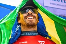 HISTÓRICO! Yago Dora derrota Griffin Colapinto e se sagra campeão mundial de surf