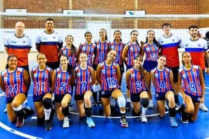 Delicélio Rodrigues Júnior com a equipe Sub-14 do Olympico Club