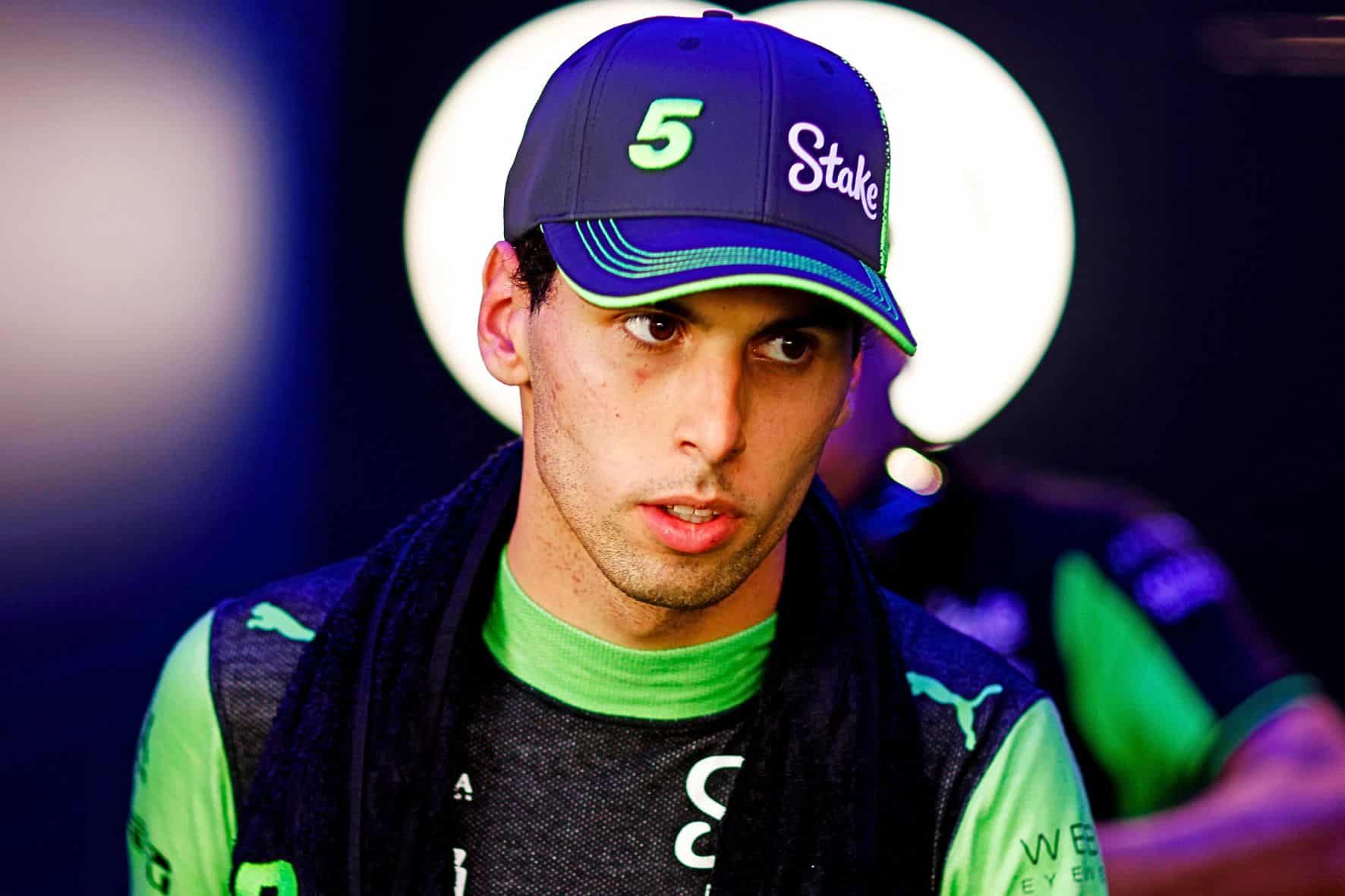 (Vídeo) Gabriel Bortoleto fica pistola após sair de treino sem completar uma volta