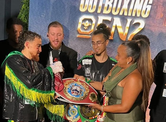 Brasileiro é campeão internacional de boxe da WBO no Outboxing Fight Night 2 em São Paulo