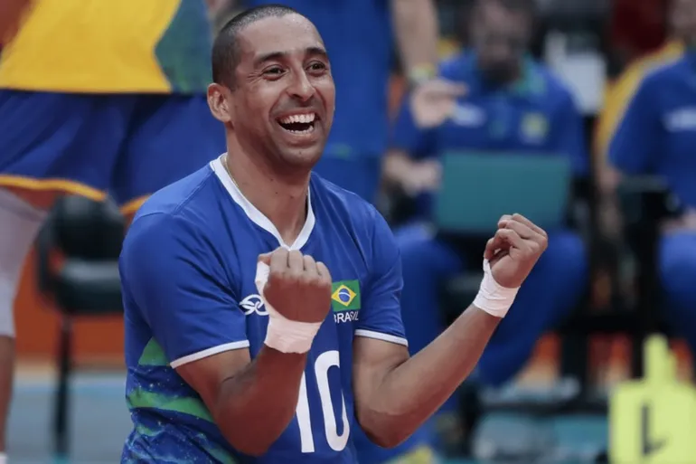 Josenildo Carvalho elege o melhor l&iacute;bero e n&atilde;o escala Serginho Escadinha: &ldquo;Ele &eacute; emblem&aacute;tico e mais&rdquo;