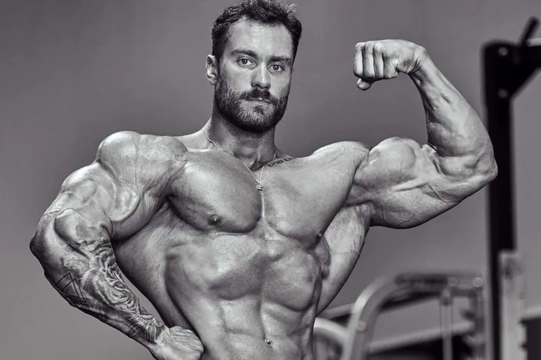 Chris Bumstead, o Cbum (2025): história, títulos, rivalidade com Ramon Dino no Mr. Olympia e curiosidades