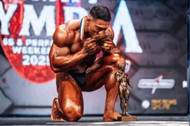(Vídeo) Ramon Dino fala pela primeira vez como campeão do Mr. Olympia 2025