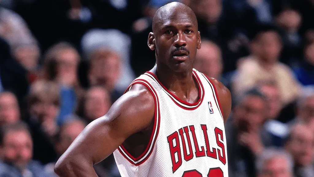 Michael Jordan possui 5 pr&ecirc;mios de MVP da temporada regular da NBA