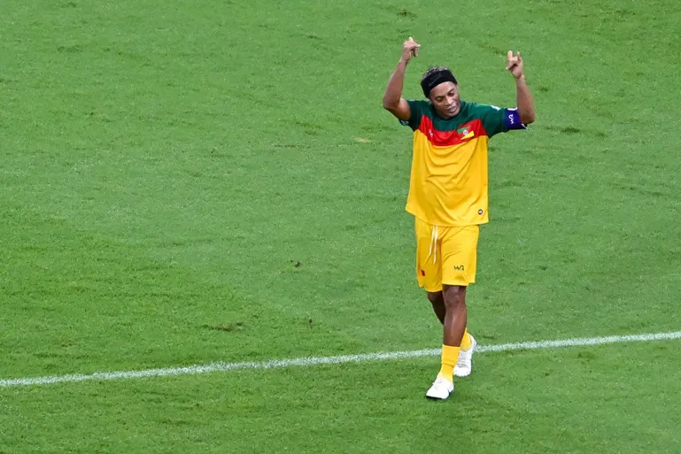 Ronaldinho Gaúcho ([auto_last_update format="Y" before=""]): times, títulos, gols e prêmios individuais