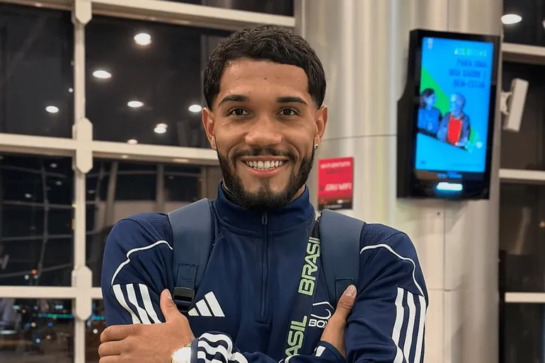 Neto de Servílio Oliveira, Bolinha faz história e coleciona mais um título no boxe