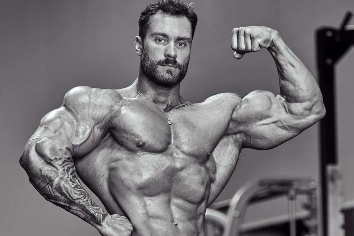 Chris Bumstead, o Cbum (2026): hist&oacute;ria, t&iacute;tulos, rivalidade com Ramon Dino no Mr. Olympia e curiosidades